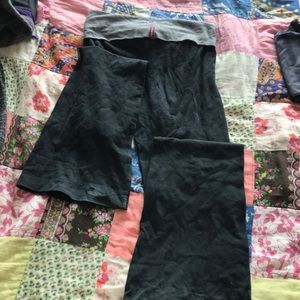 Hard tail bell bottom leggings